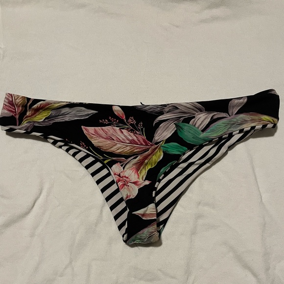 hurley bikini - Picture 3 of 3